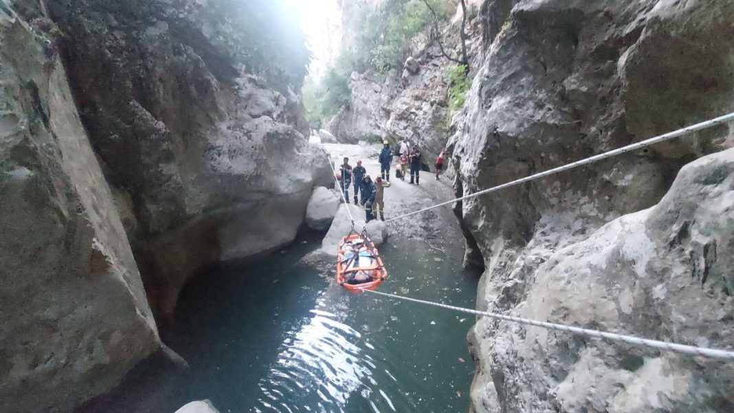 Kρήτη: Μεγάλη επιχείρηση για τραυματισμένη γυναίκα σε φαράγγι