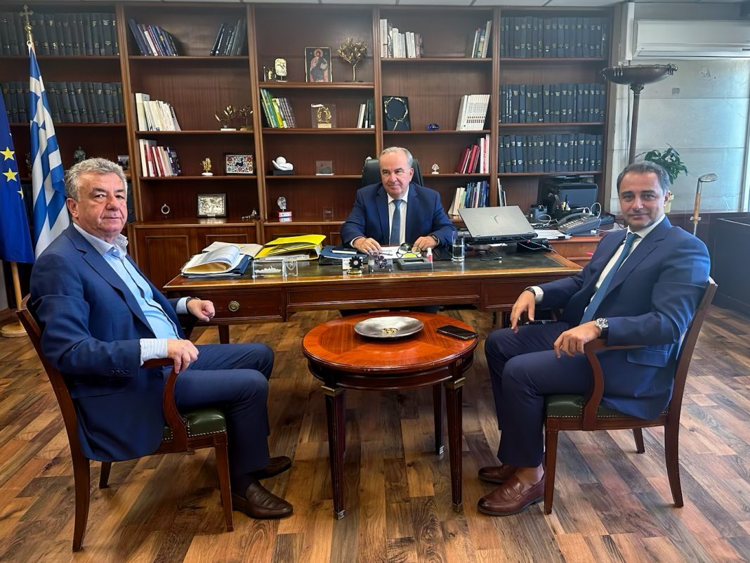 Συνάντηση Περιφερειάρχη Κρήτης με τον Αναπληρωτή Υπουργό και τον Υφυπουργό Ανάπτυξης για έργα της Κρήτης