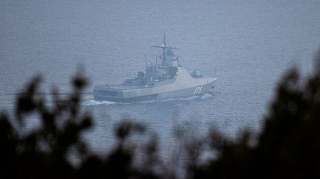 Μαύρη Θάλασσα: Ρωσικά προειδοποιητικά πυρά σε φορτηγό πλοίο