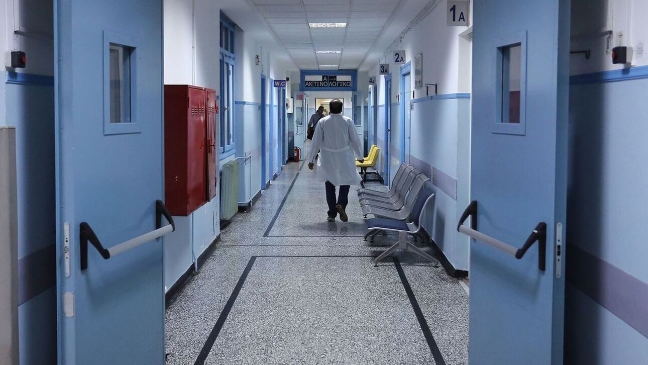 Αστυνομικός πέθανε στην είσοδο νοσοκομείου