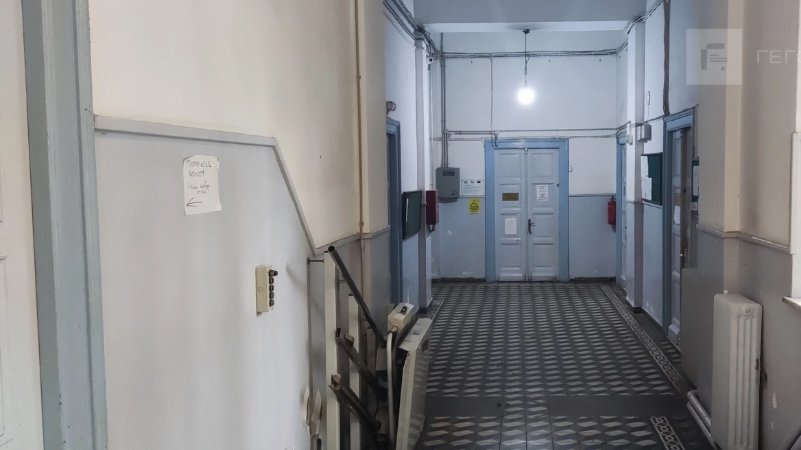 Κρατούμενος έσπασε πυροσβεστήρα στο κρατητήριο των δικαστηρίων