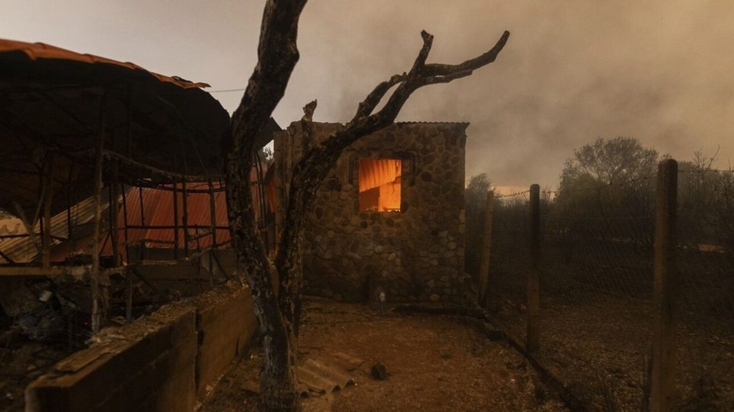 Πρωτοσέλιδο στα διεθνή μέσα ενημέρωσης οι πυρκαγιές στην Ελλάδα