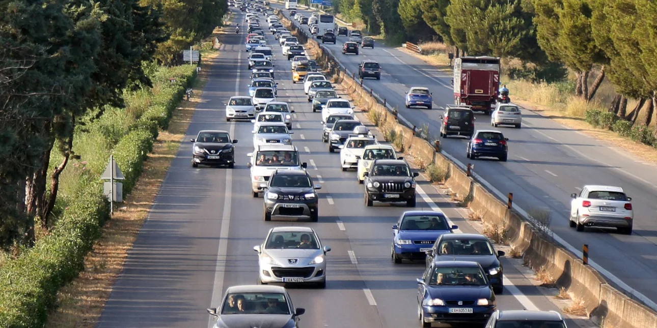 Απίστευτο μποτιλιάρισμα μετά από καραμπόλα τεσσάρων αυτοκινήτων
