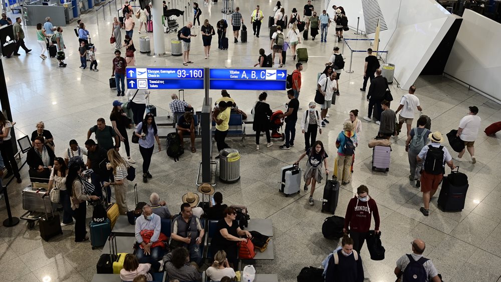 Απογειώνεται η τουριστική κίνηση, πάμε για νέο ρεκόρ εσόδων