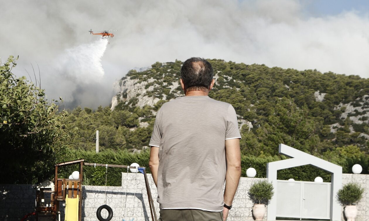 Φωτιά στην Πάρνηθα: Αγνοείται 77χρονος στη Χασιά