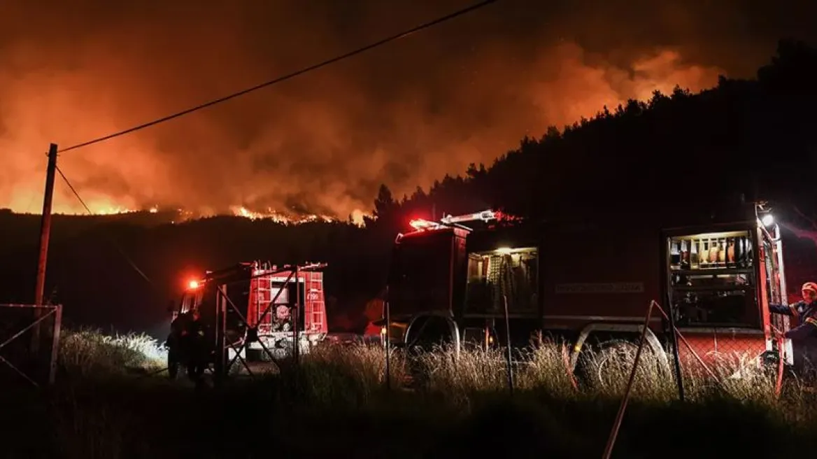 Συναγερμός για πυροσβέστη που τραυματίστηκε κατά τη διάρκεια κατάσβεσης φωτιάς