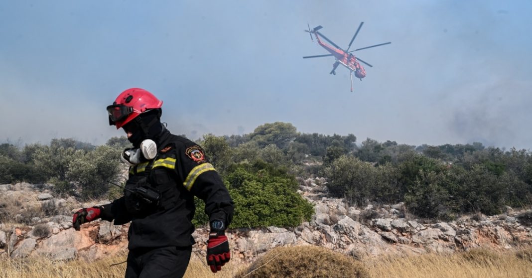 Καβάλα: Σε επιφυλακή οι πυροσβεστικές δυνάμεις για αναζωπυρώσεις - Η βραδινή βροχόπτωση περιόρισε τις εστίες