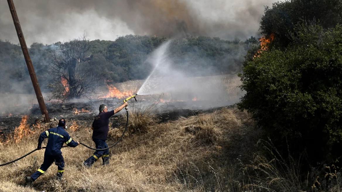 Φωτιές: Μάχη με τις αναζωπυρώσεις στον Έβρο για 12η μέρα, η μεγαλύτερη φωτιά που έχει καταγράψει η ΕΕ