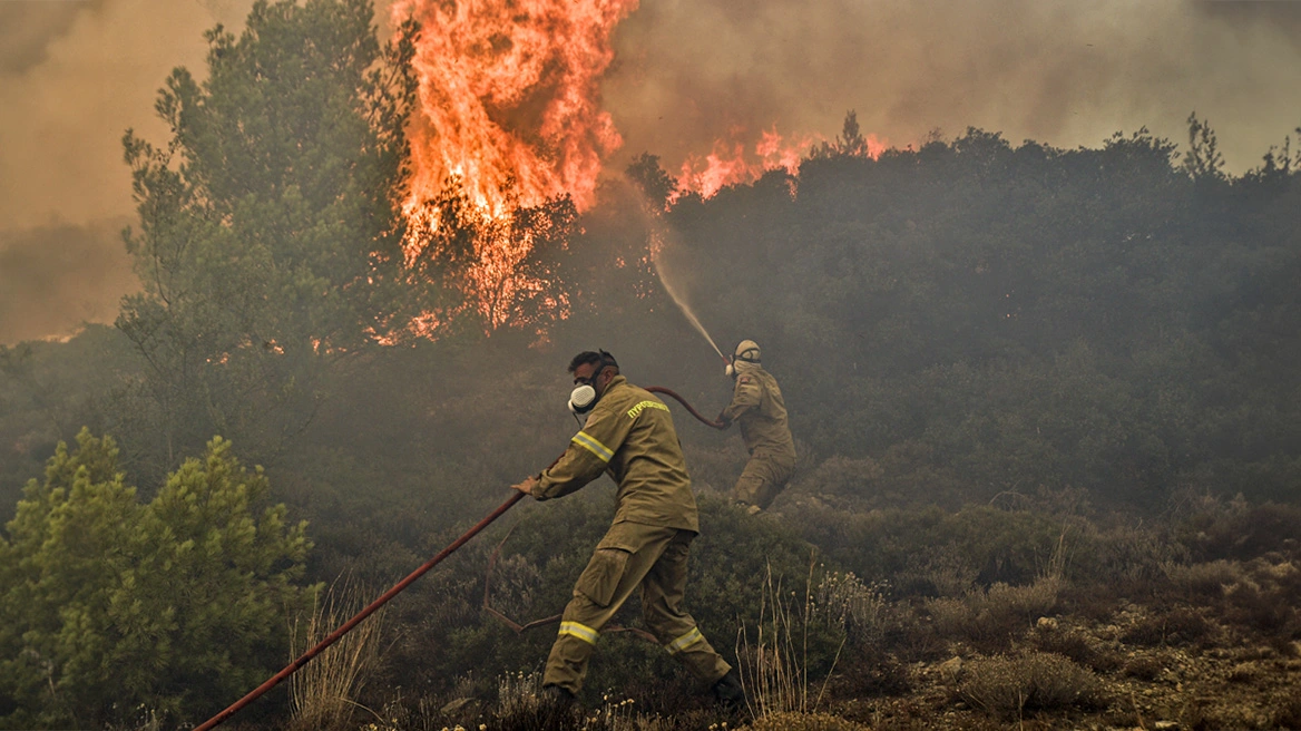 Φωτιές: Μάχη με τις φλόγες σε Ροδόπη, Καβάλα, Βοιωτία, Εύβοια, Κύθνο – Συνεχείς οι εκκενώσεις οικισμών