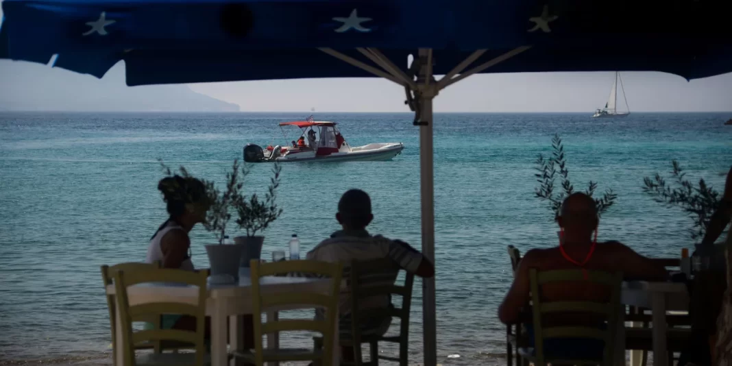 Πώς αμείβονται όσοι εργάζονται τον Δεκαπενταύγουστο