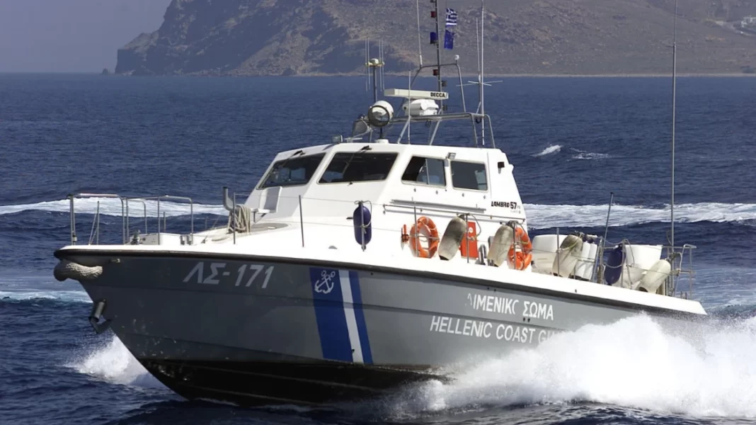 Επιχείρηση του λιμενικού για τη διάσωση 90 μεταναστών σε ιστιοφόρο