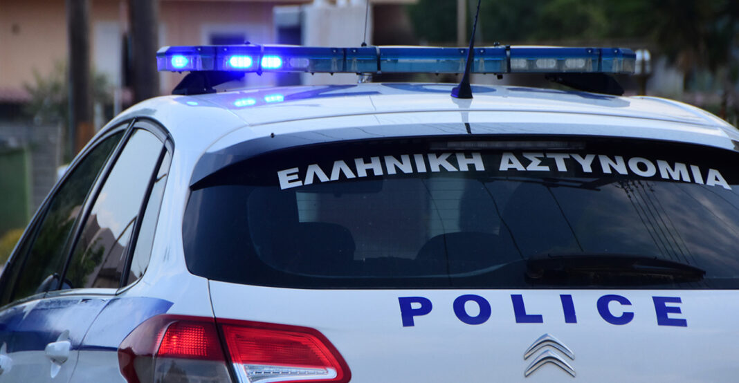 Τροχαίο ατύχημα στην Ποσειδώνος - Γυναίκα παρασύρθηκε από αυτοκίνητο που πέρασε στο αντίθετο ρεύμα