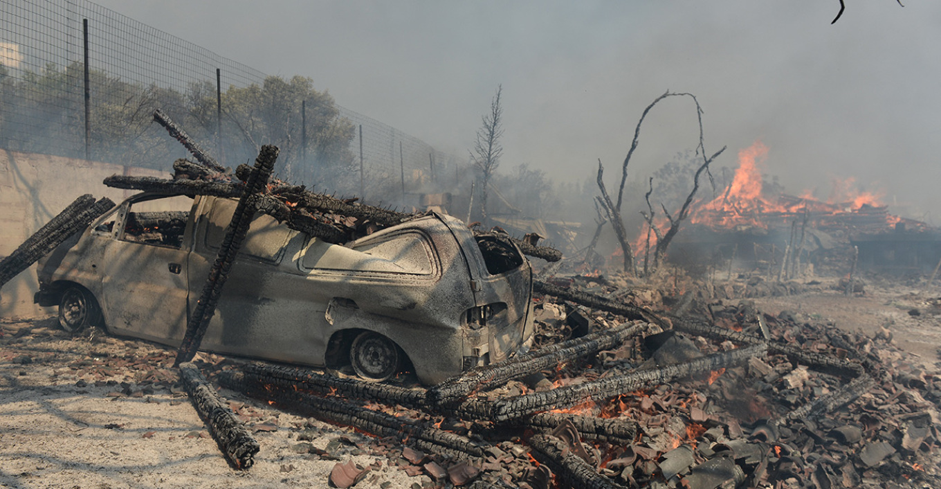 Φωτιά στη Φυλή: Μεγαλώνει το πύρινο μέτωπο - Νέο μήνυμα 112 για Άνω Λιόσια, Γεννηματά και Κανάλα