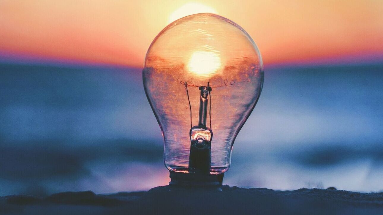 Ρεύμα: Μεταξύ 8 και 19,6 λεπτών ανά kWh οι τιμές τον Σεπτέμβριο – Αναλυτικά οι χρεώσεις ανά πάροχο