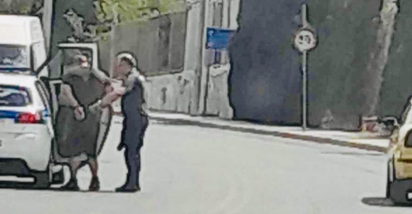 Καταδίωξη και χειροπέδες σε Ρομά μέρα μεσημέρι (Φωτογραφίες)