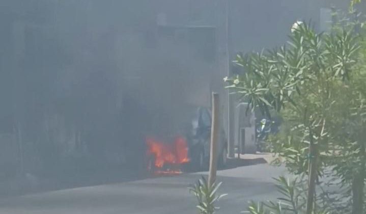 Κρήτη: Αυτοκίνητο τυλίχθηκε στις φλόγες στη μέση του δρόμου
