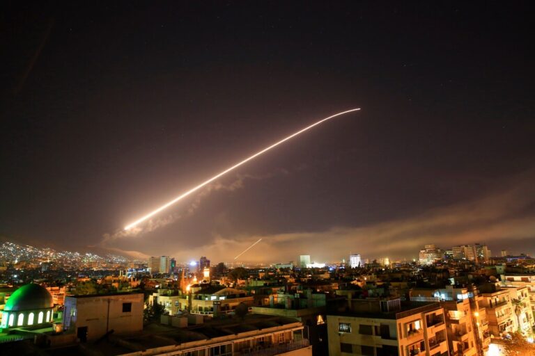 «Επίθεση του Ισραήλ» από αέρος στη Δαμασκό – Τέσσερις Σύροι στρατιωτικοί νεκροί