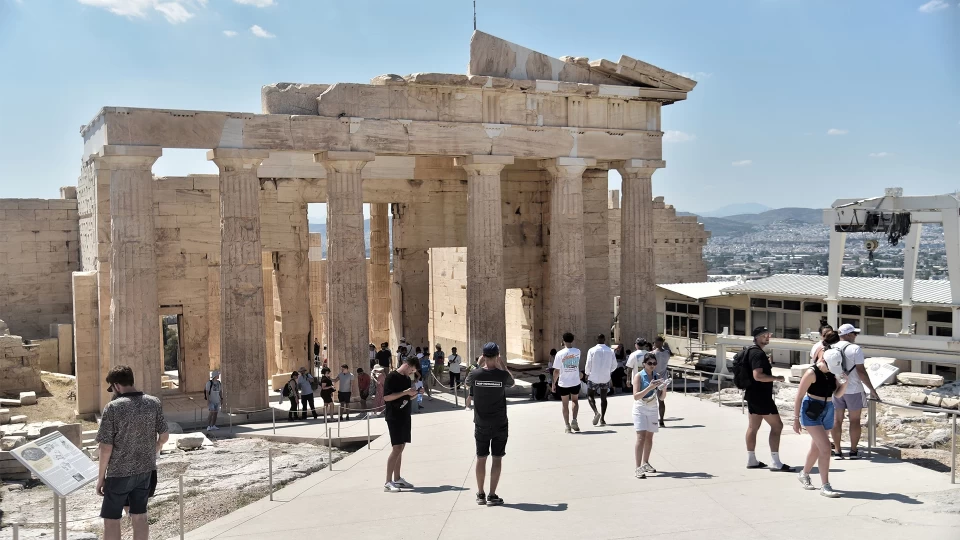 Handelsblatt: Επέκταση της τουριστικής περιόδου στην Ελλάδα λόγω κλιματικής αλλαγής