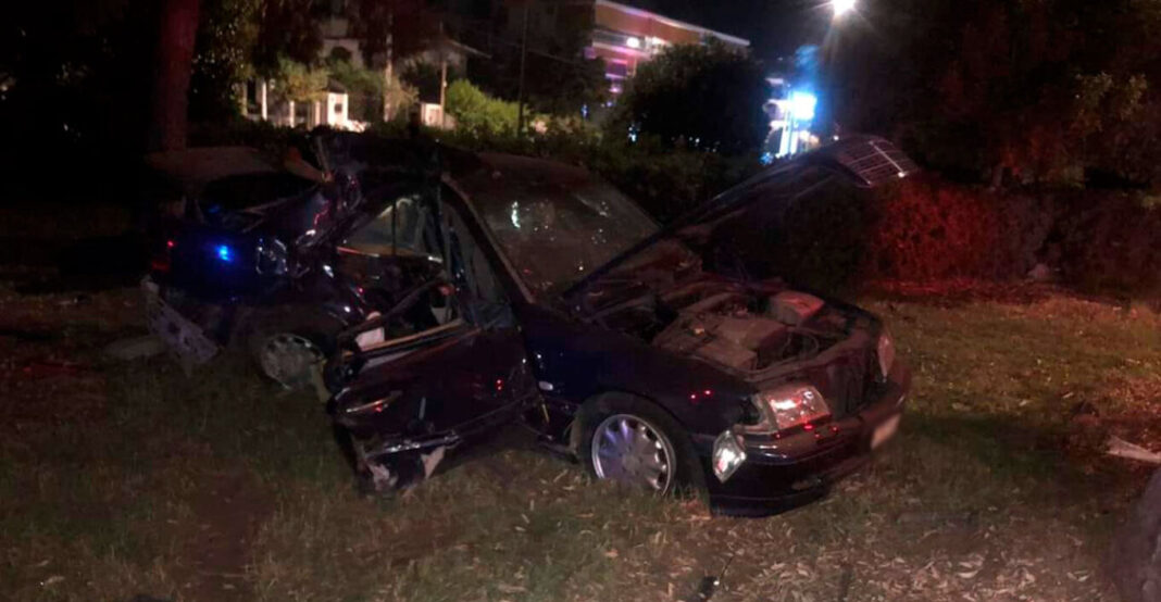 Τραγικό τροχαίο στη Βούλα - «Σμπαράλια» το αυτοκίνητο με το οποίο βρήκε τραγικό θάνατο ο 20χρονος