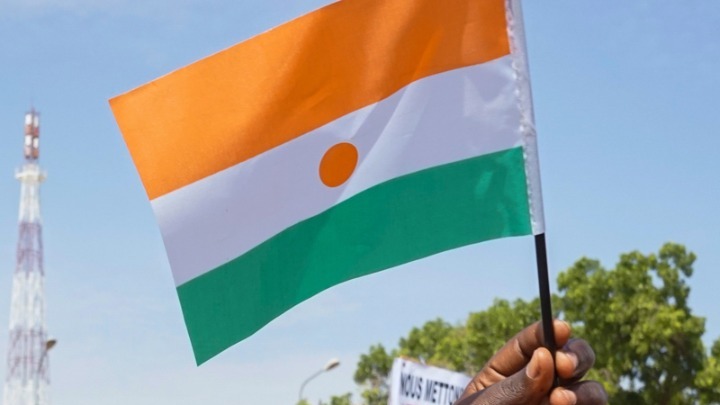 Η χούντα στον Νίγηρα ανακαλεί την ισχύ συμφωνιών στρατιωτικής συνεργασίας με τη Γαλλία