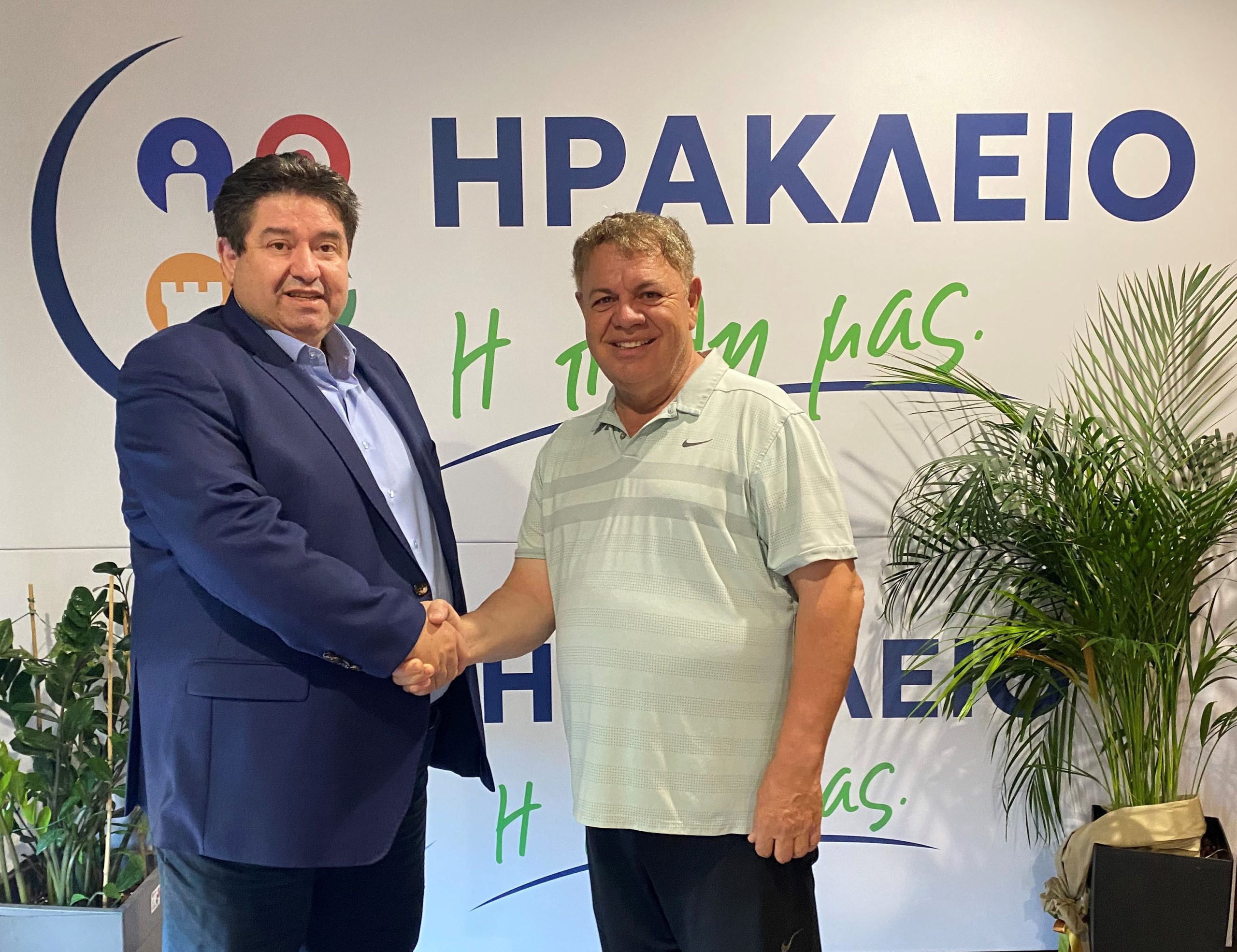 Ο Στάθης Μονιάκης στο πλευρό του Μιχάλη Καραμαλάκη