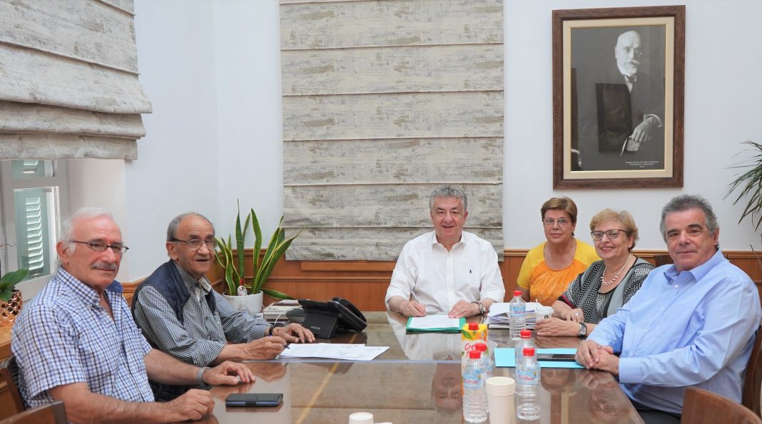 Σύμβαση για το έργο «Επείγουσες εργασίες αποκατάστασης ζημιών στο δρόμο Ρέθυμνο-Σπήλι» υπέγραψε ο Περιφερειάρχης Κρήτης