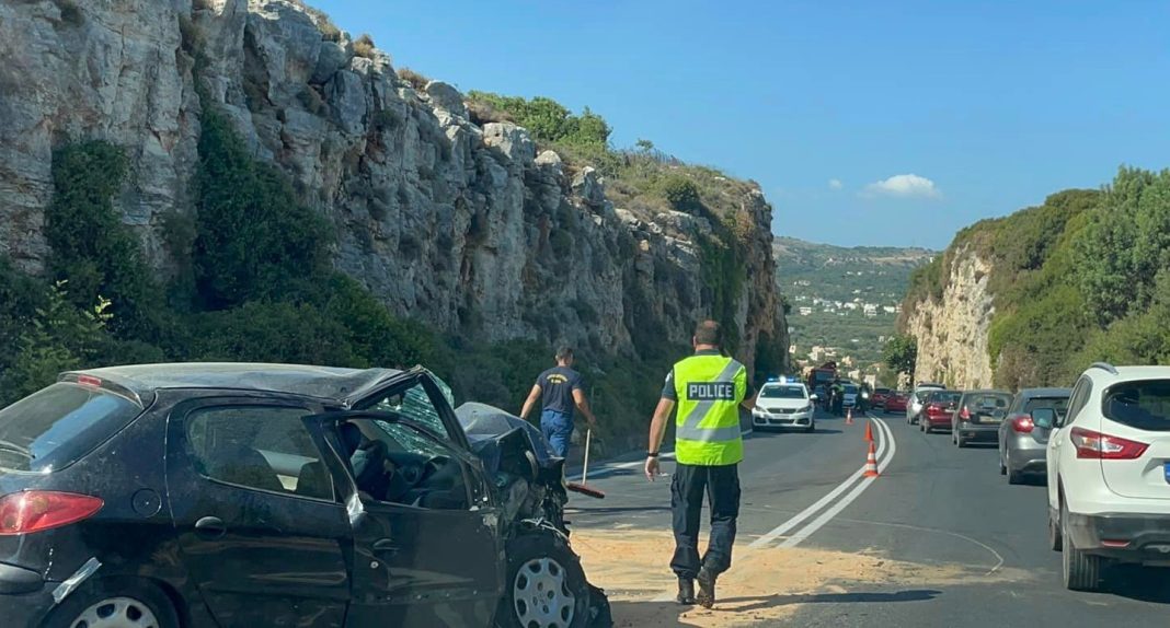 Κρήτη: Σφοδρή σύγκρουση αυτοκινήτων – Στο νοσοκομείο ένα άτομο