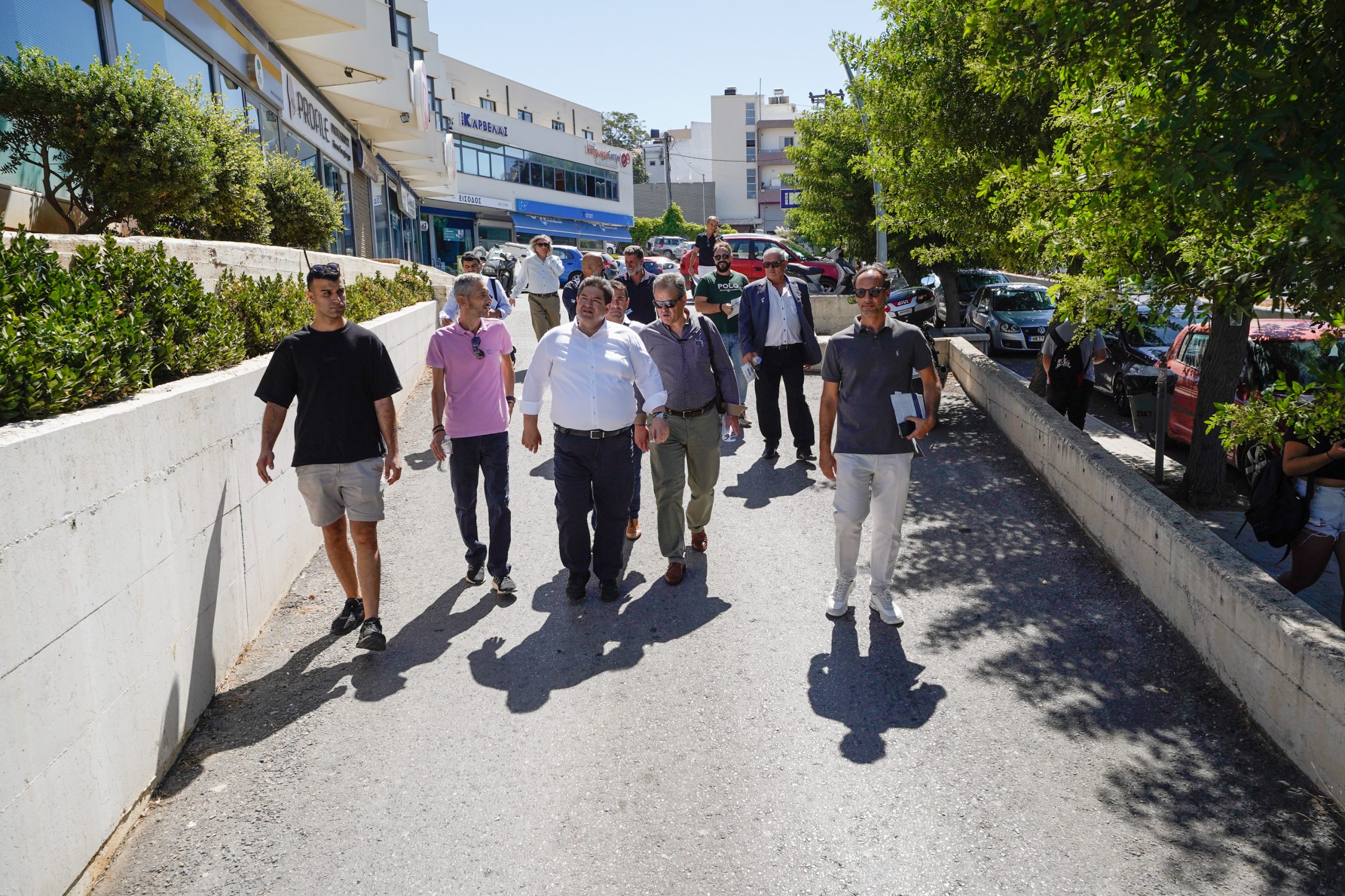 Με αμείωτη ένταση συνέχισε τις περιοδείες ο Μ. Καραμαλάκης μια ημέρα μετά τη μεγαλειώδη συγκέντρωση στον Άγιο Τίτο