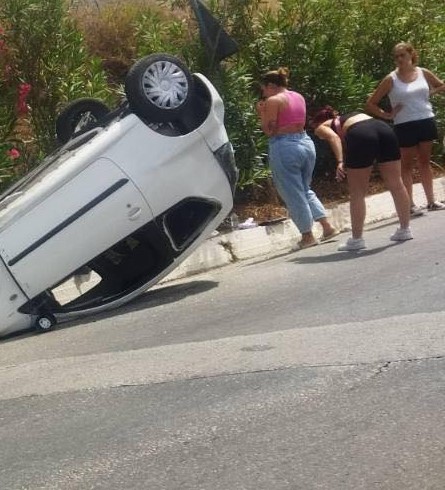 Κρήτη: Τροχαίο με αυτοκίνητο που τούμπαρε (εικόνες - βίντεο)