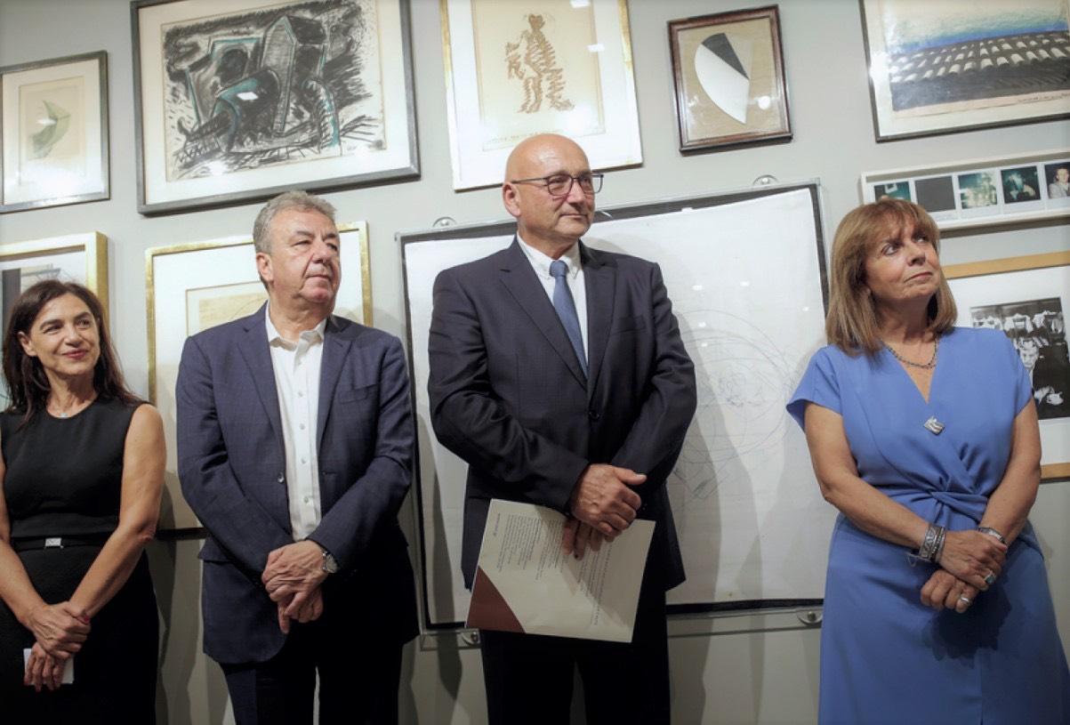 Εγκαινιάστηκε από την ΠτΔ Κ. Σακελλαροπούλου στο Μουσείο Μπενάκη η έκθεση «Οι απαρχές της γλυπτικής»