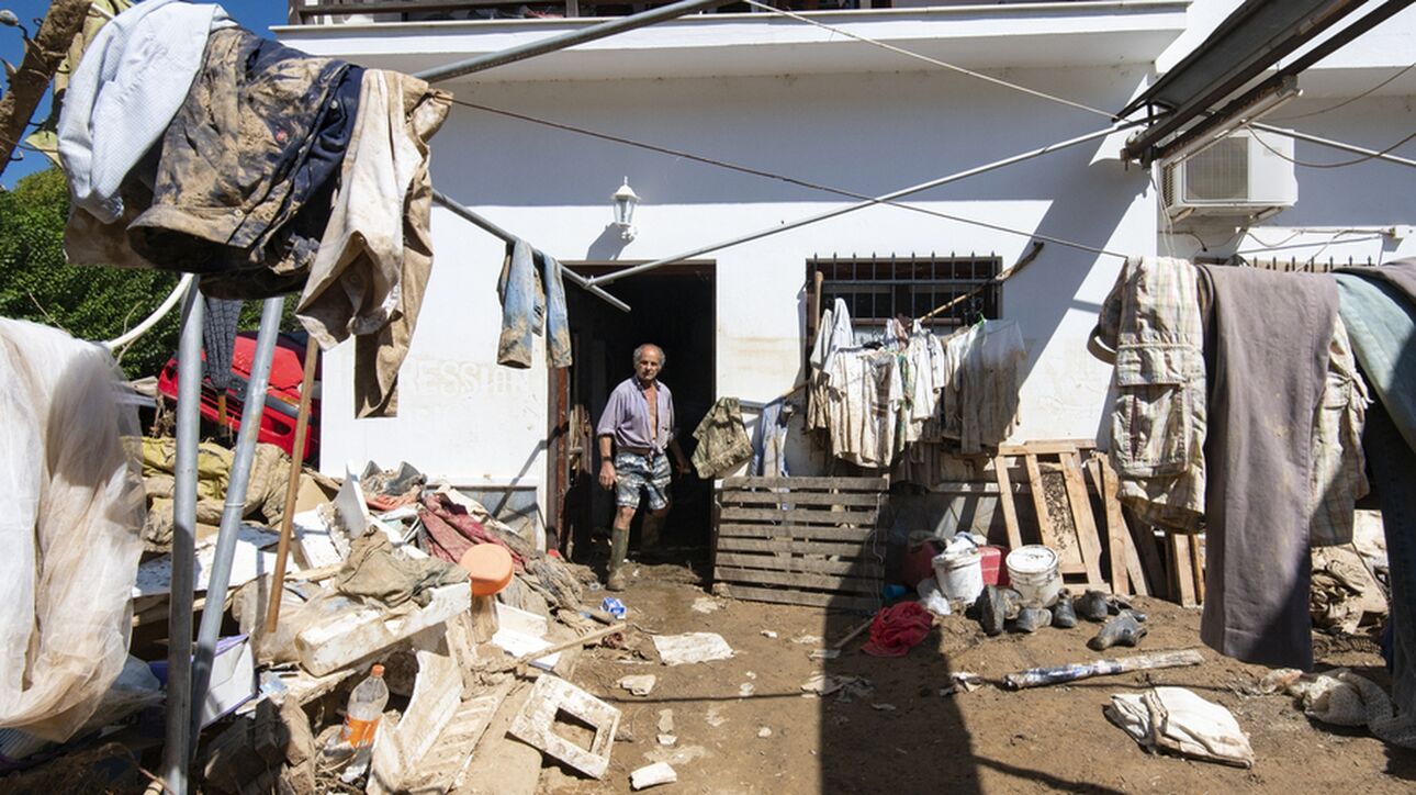 Θεσσαλία: Πνίγονται στις λάσπες και τα προβλήματα – Απειλεί η λίμνη Κάρλα