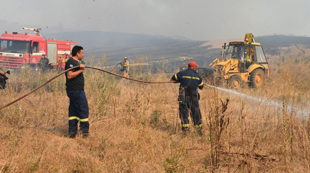 Φωτιά σε δασική έκταση στη Σταμάτα: Μήνυμα από το 112 – «Παραμείνετε σε ετοιμότητα»