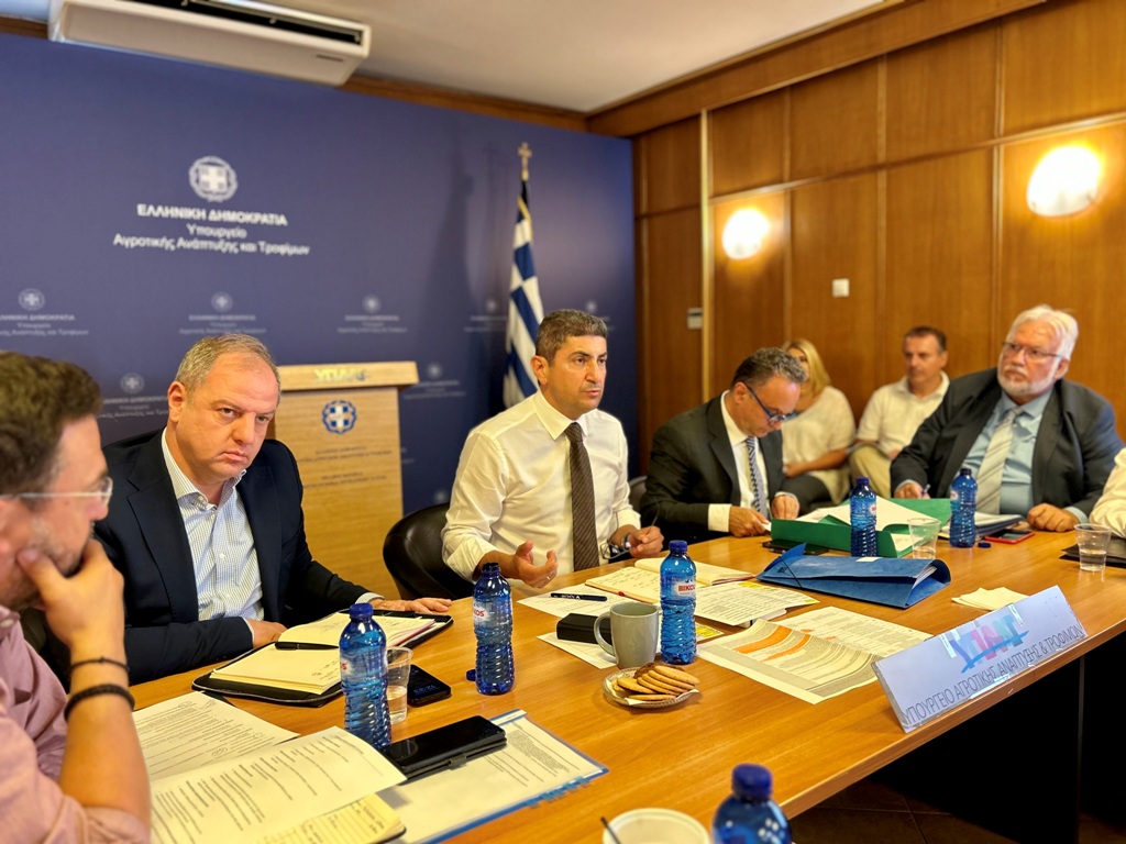 Ταχύτερους ρυθμούς για τη διευκόλυνση των πληγέντων της Θεσσαλίας ζήτησε ο Λευτέρης Αυγενάκης από υπηρεσίες και εποπτευόμενους Οργανισμούς του ΥπΑΑΤ