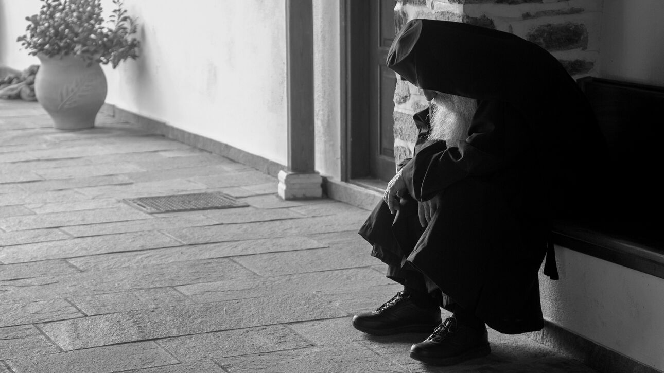 Μοναχοί πιάστηκαν στα χέρια - Μία σύλληψη