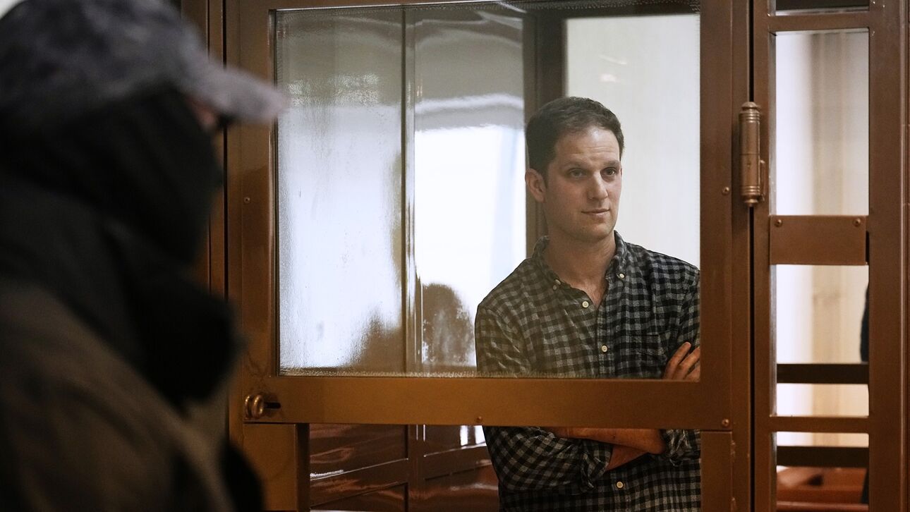 Ρωσία: «Ναι» στο αίτημα των ΗΠΑ για επίσκεψη στον φυλακισμένο δημοσιογράφο της WSJ