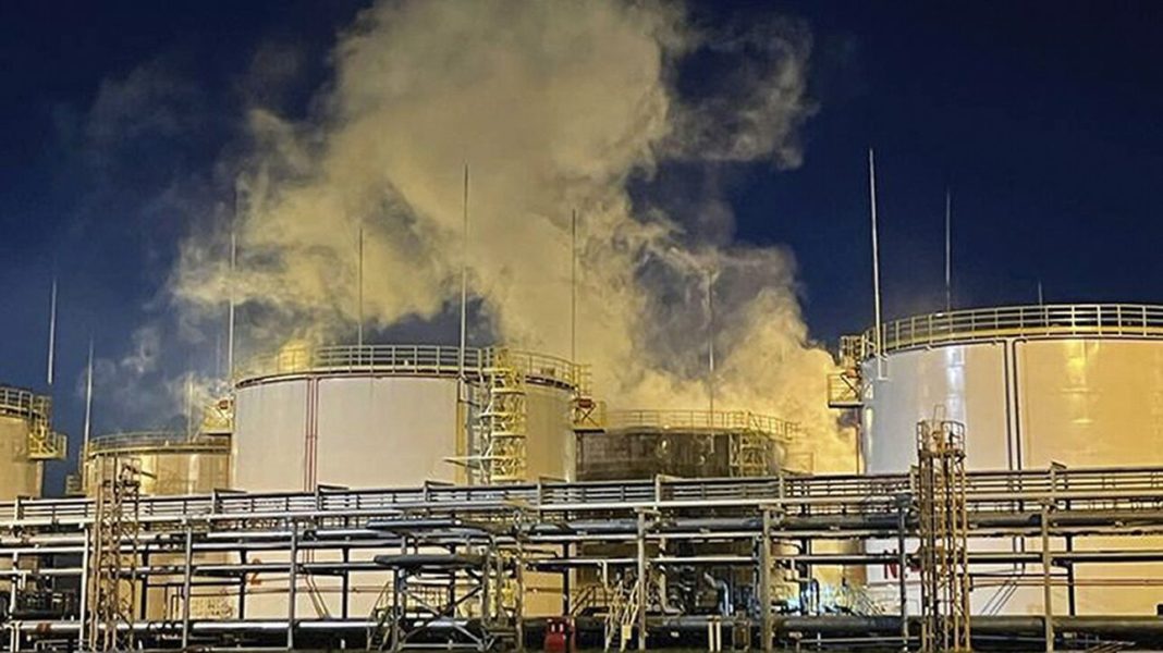 Ρωσία: Δεξαμενή πετρελαίου φλέγεται στο Σότσι