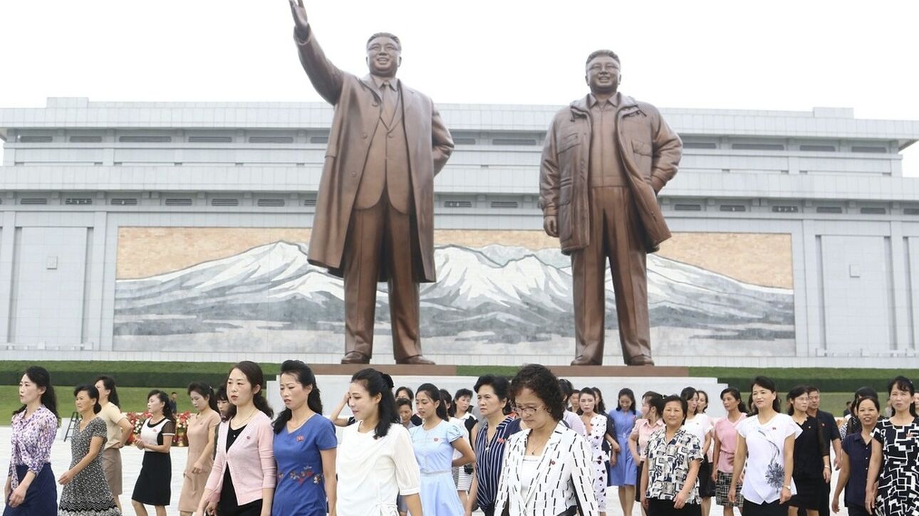 Βόρεια Κορέα: Στρατιωτική παρέλαση στην Πιονγκγιάνγκ για την εθνική επέτειο