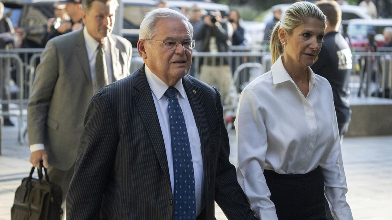 Ενώπιον του δικαστηρίου ο Μενέντεζ: Δήλωσε αθώος και αφέθηκε ελεύθερος με εγγύηση 100.000 δολ.