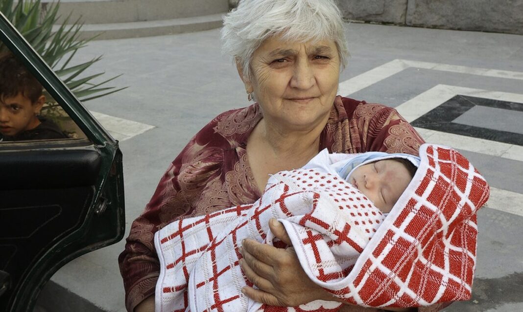 Ξεριζωμός των Αρμενίων του Καραμπάχ – Αφήνουν τα πάντα πίσω τους φοβούμενοι για τη ζωή τους