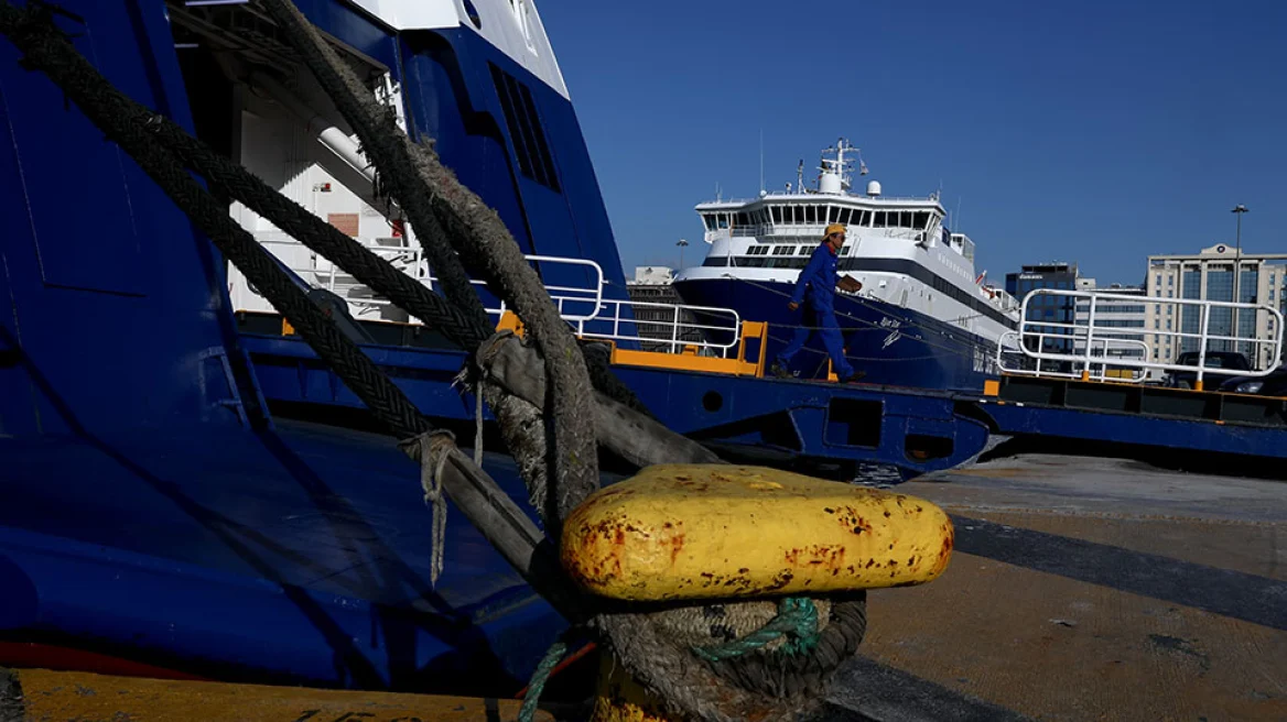 Δεμένα τα πλοία στα λιμάνια την Τετάρτη