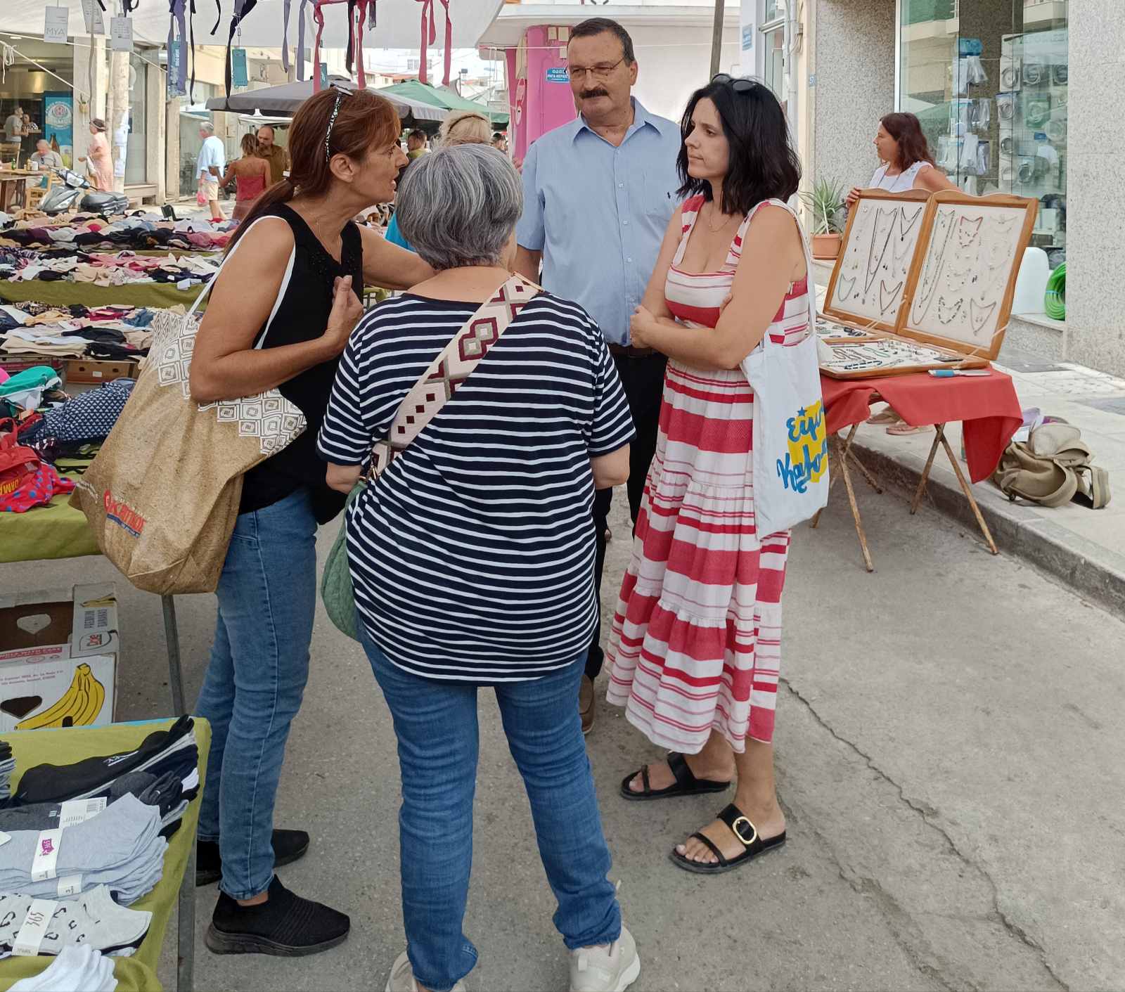 Περιοδεία της «Λαϊκής Συσπείρωσης» στη λαϊκή αγορά στις Μοίρες