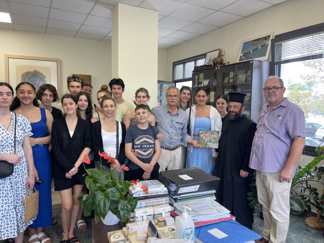 Επίσκεψη 25 νέων από την Ιερά Μητρόπολη της Νέας Ζηλανδίας στο Δήμαρχο Πλατανιά κ Μαλανδράκη Γιάννη