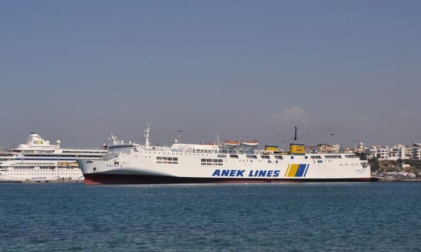 Δεμένο στο λιμάνι του Πειραιά του «Κρήτη ΙΙ» λόγω βλάβης – Ταλαιπωρία για τους επιβάτες