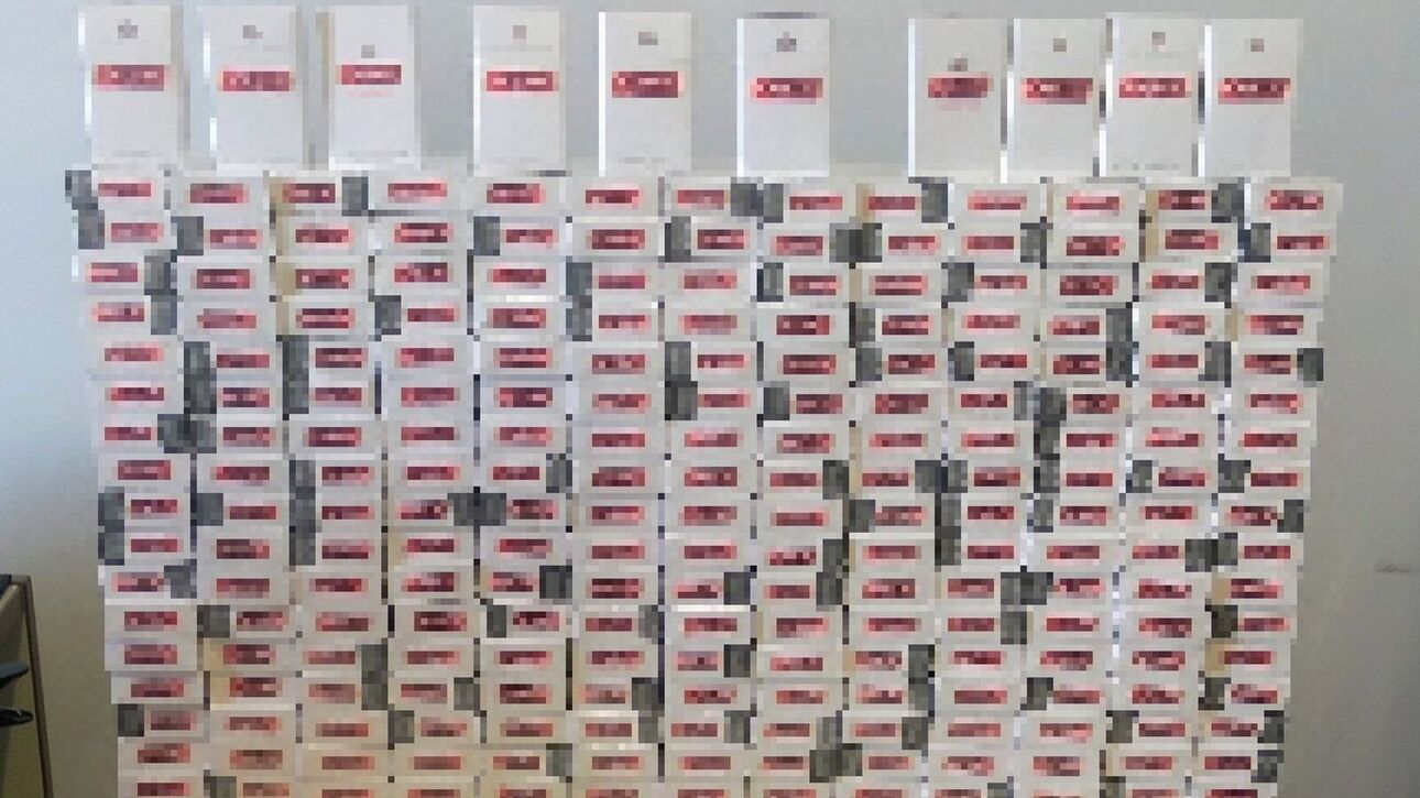 Kρήτη: Ο σκύλος του λιμενικού εντόπισε 5.400 λαθραία τσιγάρα στο λιμάνι