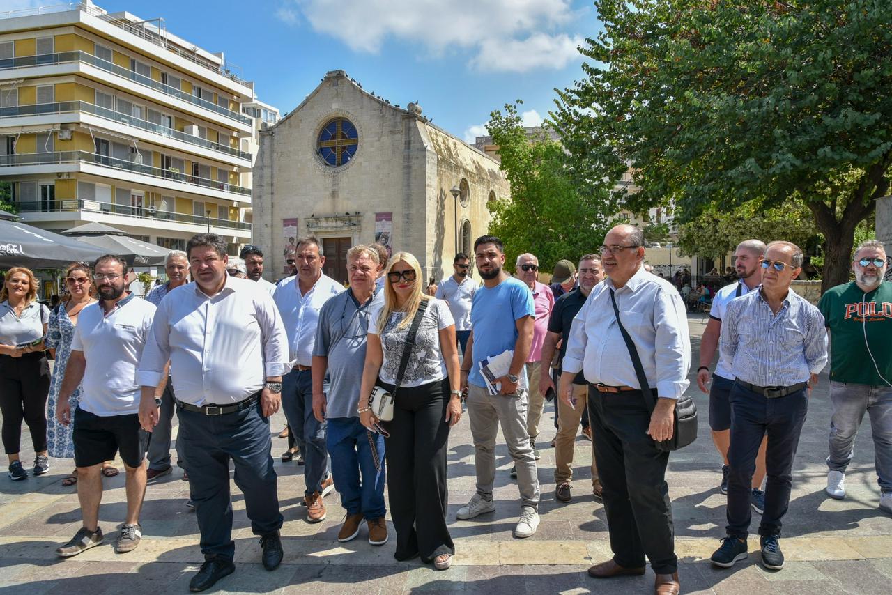 Στην Πλατεία Αγίας Αικατερίνης ο Μιχάλης Καραμαλάκης