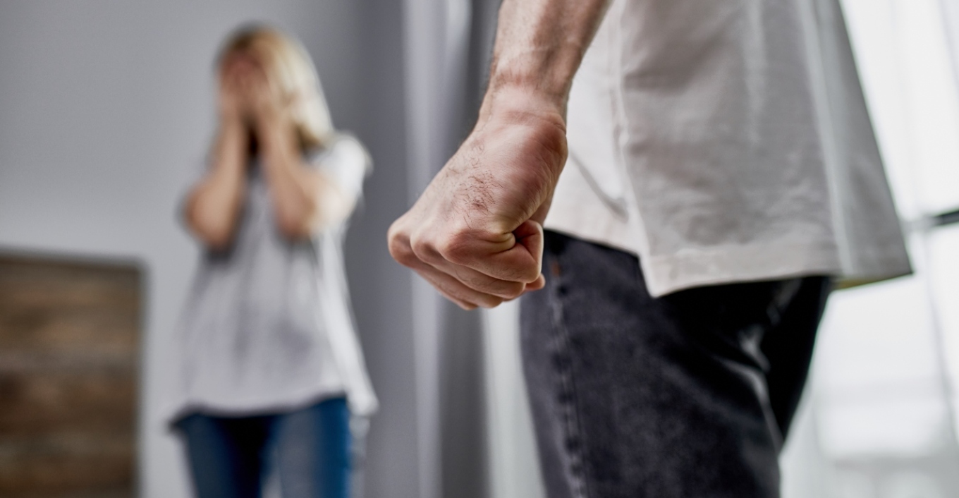 Στο νοσοκομείο 45χρονη μετά από άγριο ξυλοδαρμό από τον σύζυγό της