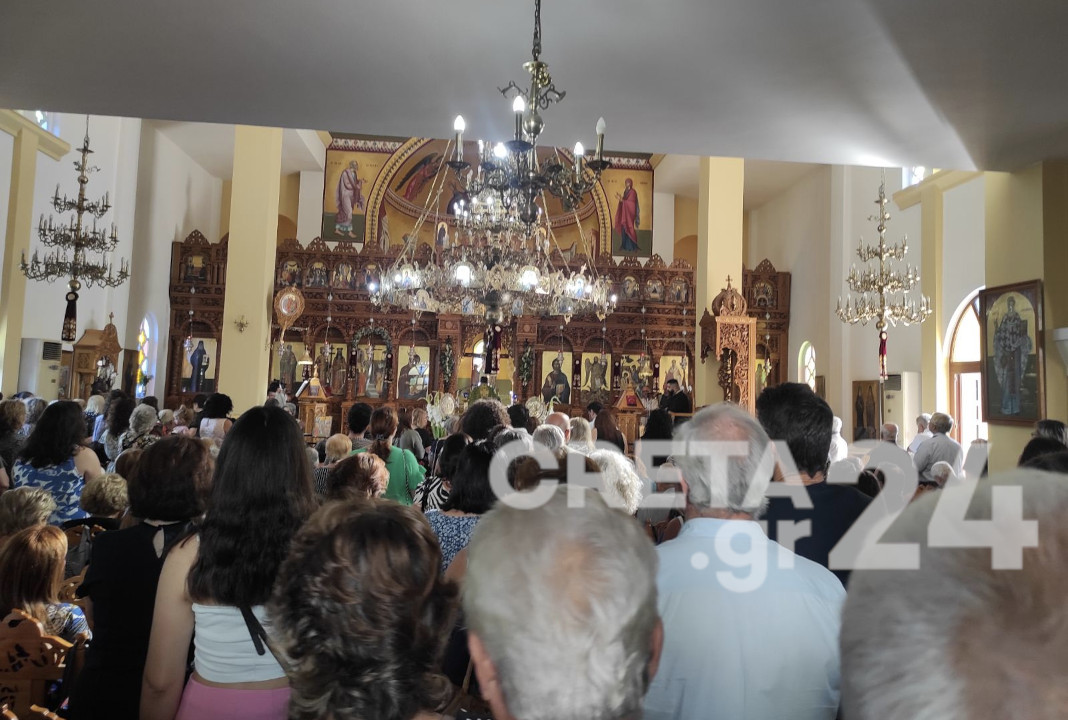 Πλήθος κόσμου στις εκκλησίες για την «Ύψωση του Τιμίου Σταυρού»