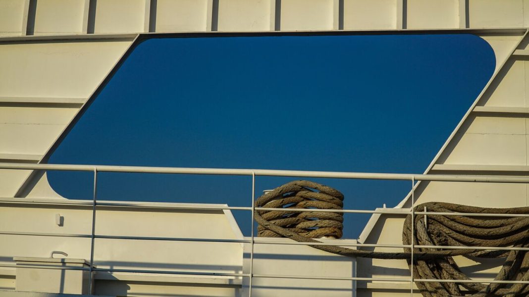 Πλοίο με 719 επιβάτες επέστρεψε στο λιμάνι της Μυκόνου λόγω βλάβης