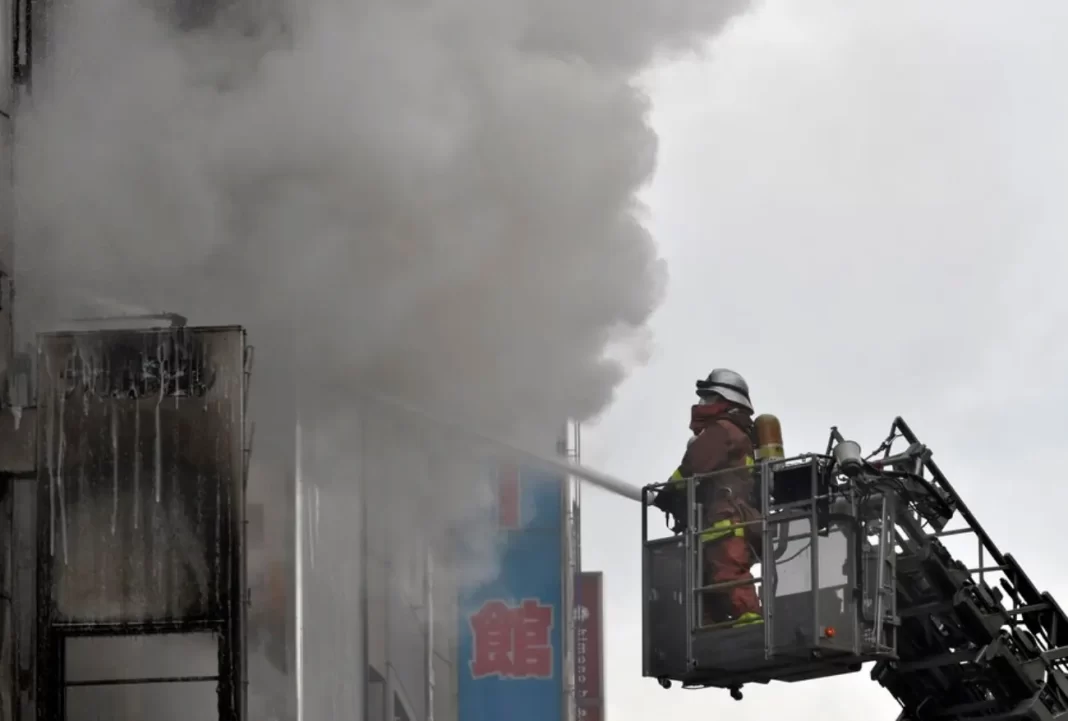 Ιαπωνία: Φονική φωτιά σε συγκρότημα κατοικιών στην Οκαγιάμα – Σενάρια για εμπρησμό