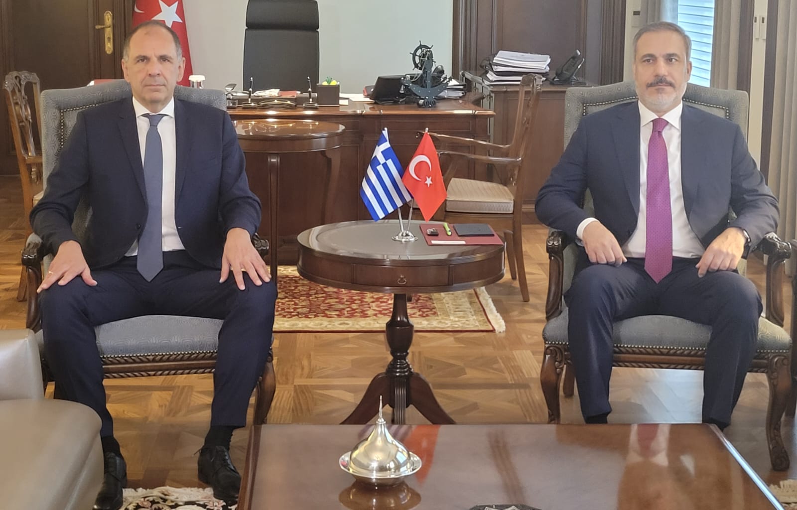 Γεραπετρίτης – Φιντάν: Δύο ώρες διήρκησε η συνάντησή τους στην Άγκυρα – Σε εξέλιξη το γεύμα